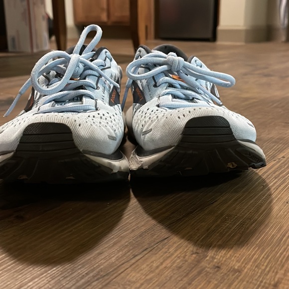 Brooks - Picture 5 of 9